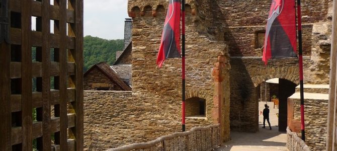 Ehrenburg: Leute, stürmt diese Burg!