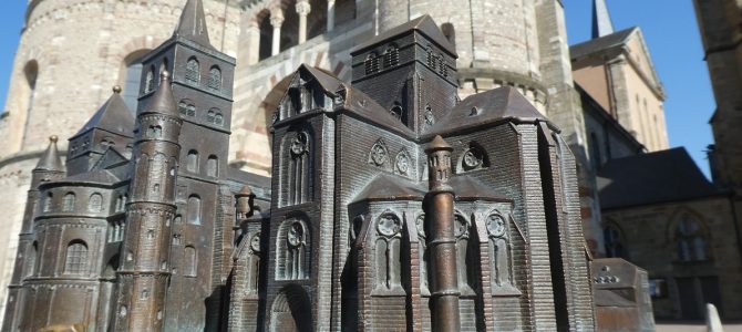 Warum gibt es den Trierer Dom zweimal?
