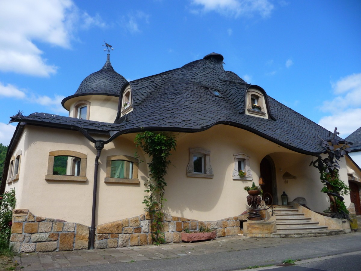 Haus in organischer Architektur. Wellenburg, Zell, organische Architektur